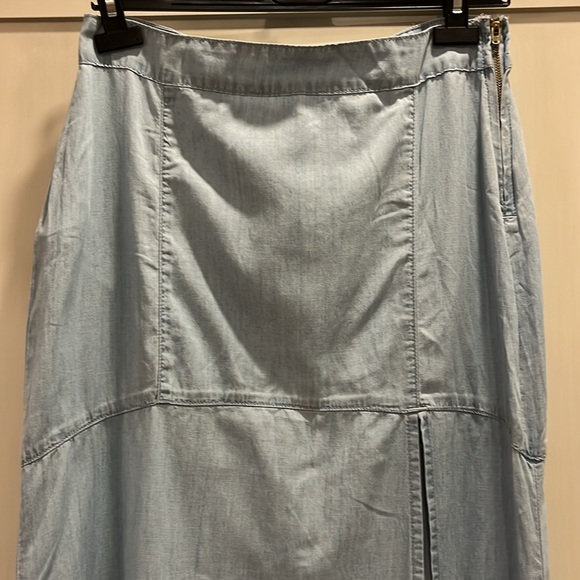 Midi length chambray lyocell skirt with long front split - made in Brazil - Picture 2 of 11
